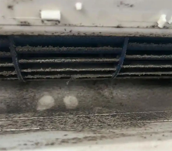 鄂托克旗空调吹的风有股烧焦味是怎么回事